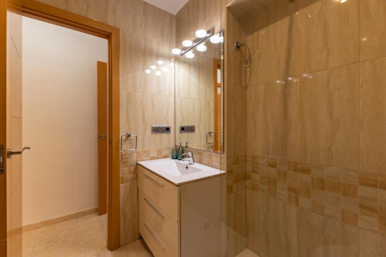 Charming 3 Bedroom Apartment At Triana Center By Oui Seville Luaran gambar