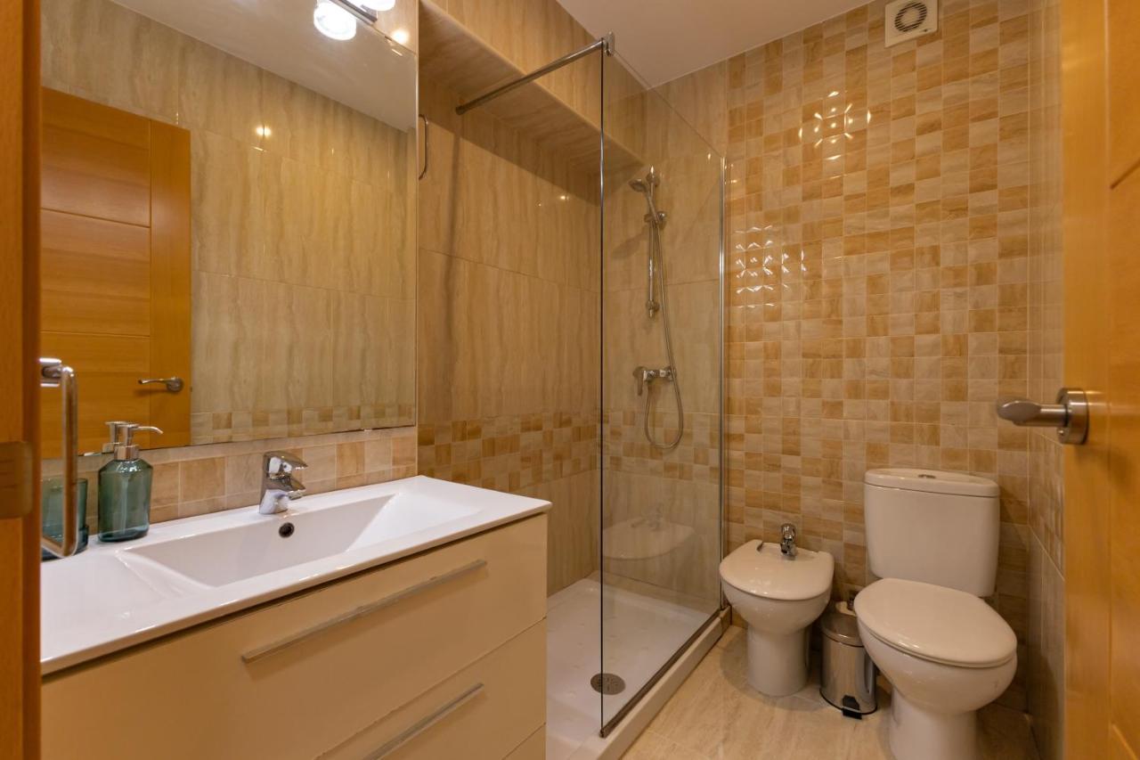 Charming 3 Bedroom Apartment At Triana Center By Oui Seville Luaran gambar